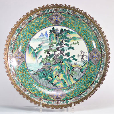 Assiette en porcelaine style Kutani MasaKichi du XIXe siècle