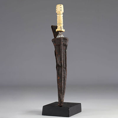 Beautiful Mangbetu knife - early 20th century - DRC - Africa