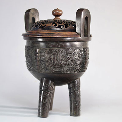 Archaic bronze perfume burner probably from Ming period (明朝)