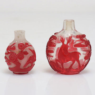 Snuffboxes (2) in sculpted glass decorated with deer horses and birds
