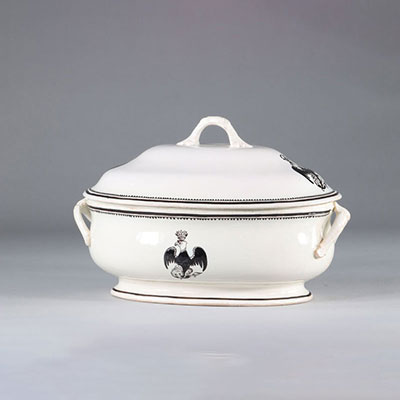 BOCH Luxembourg, 1805-1812, Large oval soup tureen with two handles and its domed Empire style lid (4 imperial eagles with E.F. globe for French Empire) in fine black and white earthenware.
