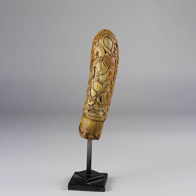 Asie manche de couteau en ivoire sculpté d'un dragon 19ème 