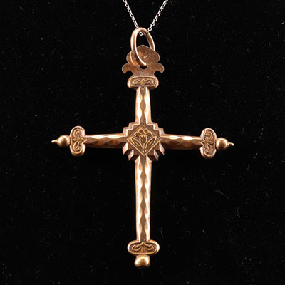 Croix en or décorée d'une colombe et chardon 19ème 