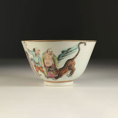 Bowl decorated with immortals with a tiger. China XVIII-XIXth.