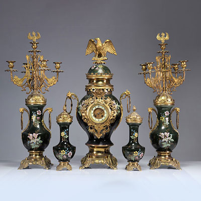 Imposantes garnitures en porcelaine et bronze doré
