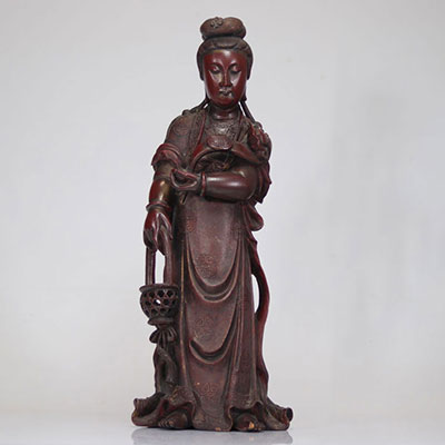 imposing Guanyin in lacquered wood from the Qing period