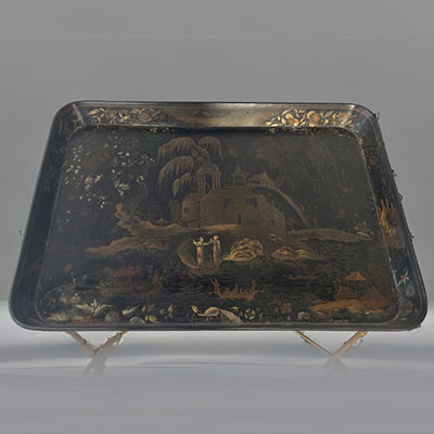Table pied en bronze dessus d'une peint de scène chinoise