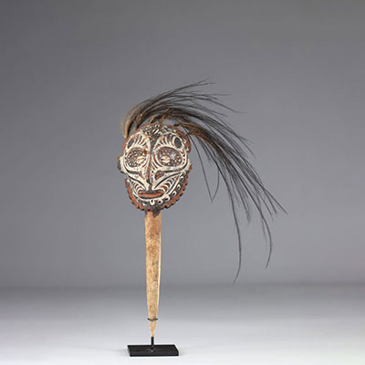 Charme Sepik feathers - cowry shells - bone - mid 20th century