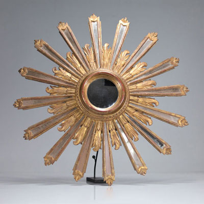 Grand miroir soleil en bois doré