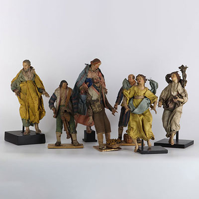 Lot de sept personnages provenant d’une crèche napolitaine. Epoque XVIIIe siècle (petits manques)
