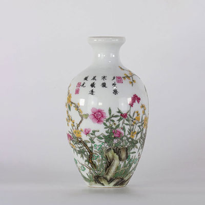 Vase Meiping à décor de fleurs et poème marque Qianlong époque république
