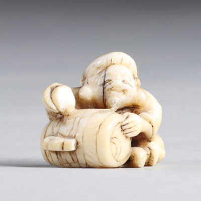 Netsuke carved - a character from a barrel. Japan Meiji 19th century