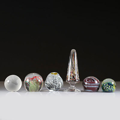 Paperweight. Lot of 6. 5 various origins and 1 Mary Lelloup 1995