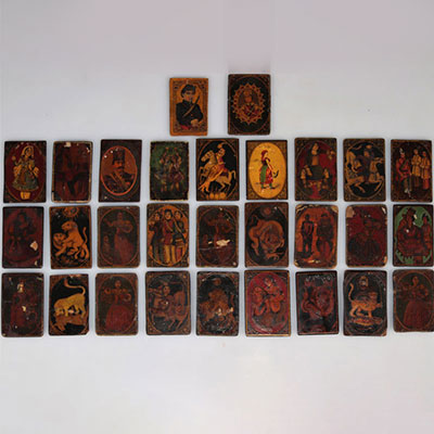 Lot de 29 cartes à jouer Kadjar du XIXe siècle en laque polychrome décors variés