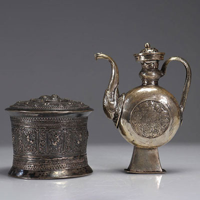 Lot of 2 silver objects covered box and teapot