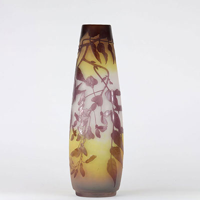 Vase Gallé, signature japonisante à décor de glycine