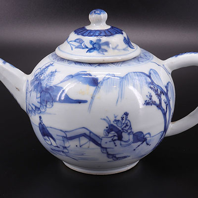 CHINA - tea pot - white blue - XVIIIth
