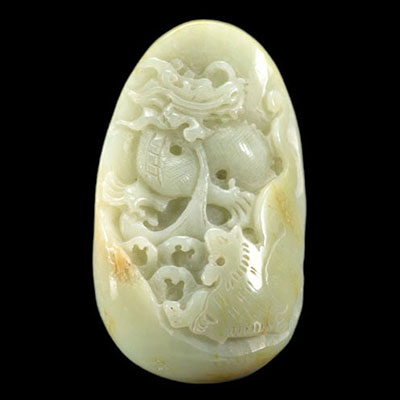 Jade carved with a dragon and tiger in the clouds