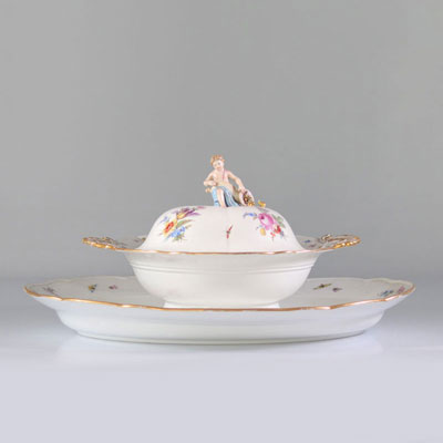 Porcelaine de Meissen légumier et plat décor de fleurs et insectes