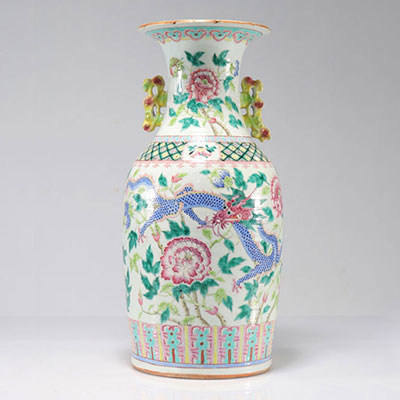 Vase en porcelaine de la famille rose à décor de dragons XIXème 