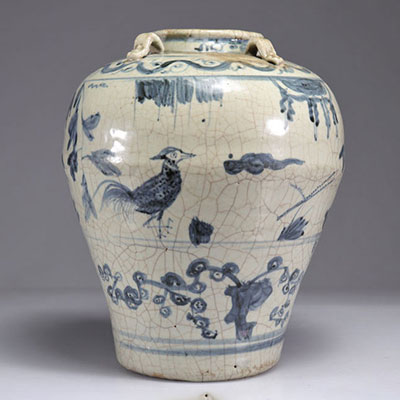 Vase céladon craquelé bleu, décor oiseaux, époque Ming