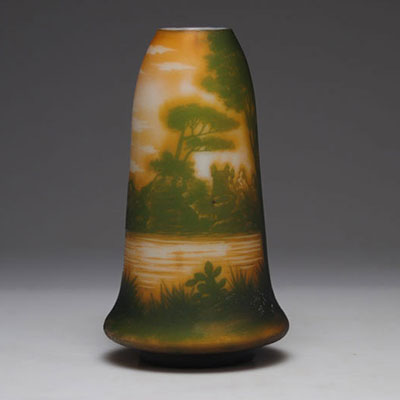 Must vase with mountain landscape decor