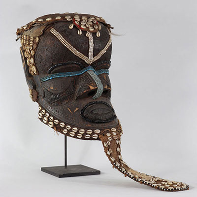 Masque Bwoom Kuba-Bushoong  bois perles et cauris 