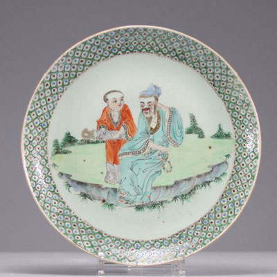 Grande assiette en porcelaine à décor de personnages époque Qing