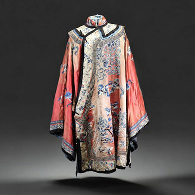 Chine Dynastie Qing, Belle robe en satin de soie
