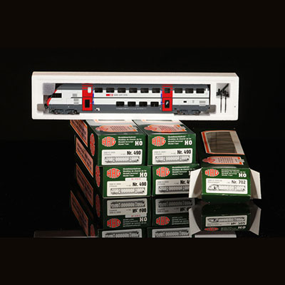 Train - Scale model - HAG HO set of 4x 490 and 1x 702 - Set of 5 boxes containing 4 boxes each of which contains 1 SBB IC 2000 2nd class wagon and 1 box containing the matching locomotive