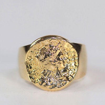 Salvador Dali «Dali d’Or» Médaille en or 22 carat ( 900 millième) aux profils de Dali et de sa  femme Gala, au verso des œufs sont représentés représentant un  monde en gestation Signée au dos «Dal