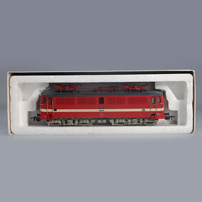 Locomotive Piko / Référence: 5 6205 / Type: Schellzuglokomotive BR211