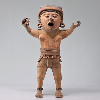 Statue Cultuelle Veracruz figurant d'un dignitaire du culte de Xipe Totec le 