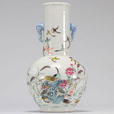 Vase en porcelaine famille rose à décor de canards de diverses couleurs - marque Qianlong d'époque république (中華民國)