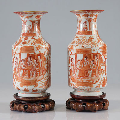 Paire de vases dits de Canton en porcelaine et émaux de la famille rose à décor en rouge de fer et or XIXème