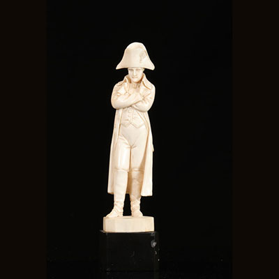 Napoléon ivoire sculpté probablement Dieppe - 19ème