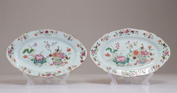 Set of two dishes in famille rose porcelain with floral decoration, 18th century