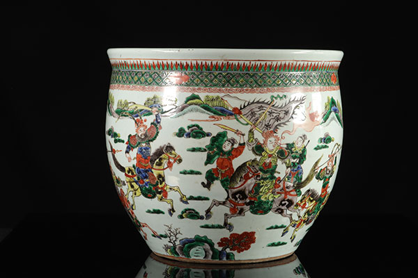 Grand vase famille verte à décor de guerriers 19ème