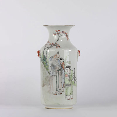Vase en porcelaine de chine décor de personnages épqoue république 