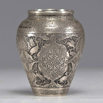 Inde vase en argent massif décor d'animaux XIXème