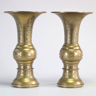 Pair of GU shape vases in archaic bronze