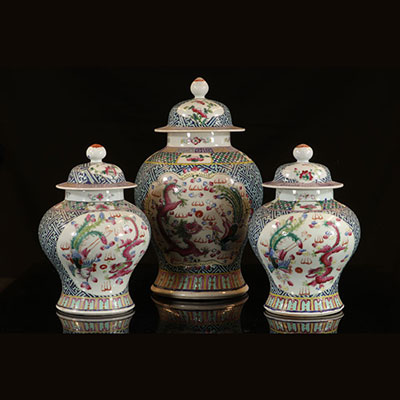 Chine - ensemble de 3 potiches porcelaine famille rose à décor de dragons et phénix marque