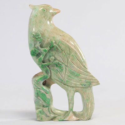 Jade sculpté comme un oiseau