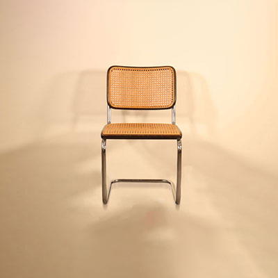 Meuble Design - Marcel BREUER (d'après) & THONET (éditeur) Suite de 8 Chaises en métal tubulaire chromé, modèle s32, Fonds de siège et de dossier, cannés à entourage de bois noirci.