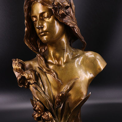 Gustavo OBIOLS DELGADO (1858-1910) Buste en bronze jeune femme