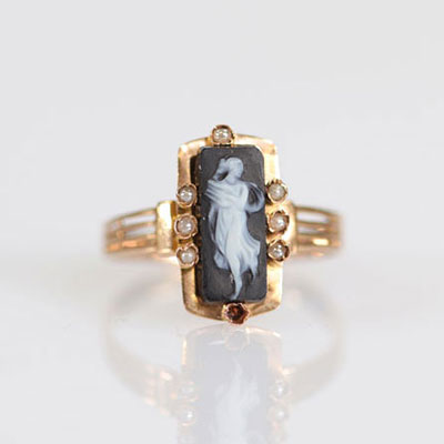 Ring in 18 K Gold, onyx and pearl