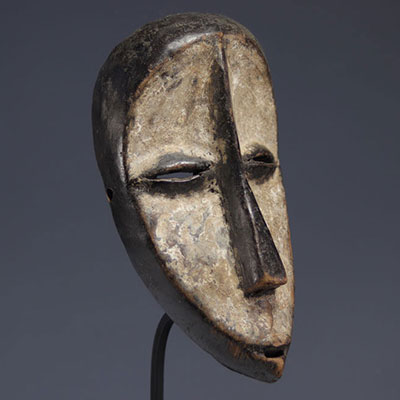Masque LEGA, RDC, bois sculpté, traces de pigments