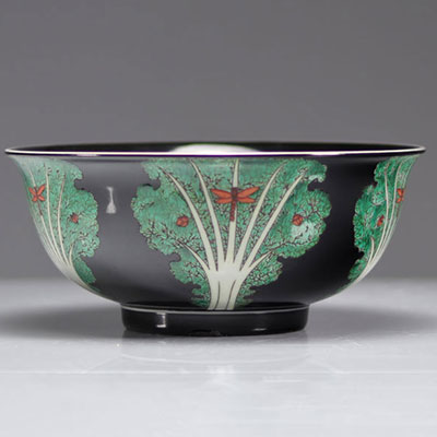 Black family porcelain bowl with cabbage leaf decor
