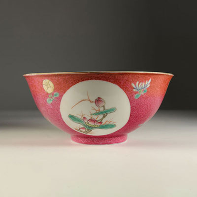 Bol en porcelaine famille rose graffité .Chine fin XIXème