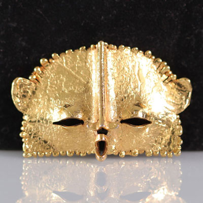 Brooch forming a signature mask to identify